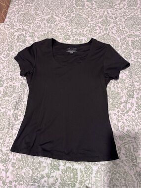 Tahari Black Short Sleeve Scoop Neck Tee
